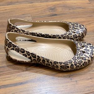 Leopard crocs size 7 but fits more like 7.5 or 8